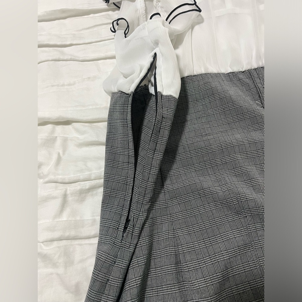 A. Byer black and white dress with belt. Size 7. - Picture 4 of 4
